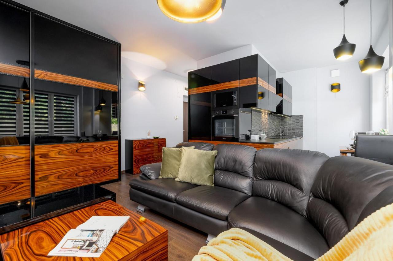 Stylish Korfantego Apartment Next To Spodek By Noclegi Renters Katowice Ngoại thất bức ảnh