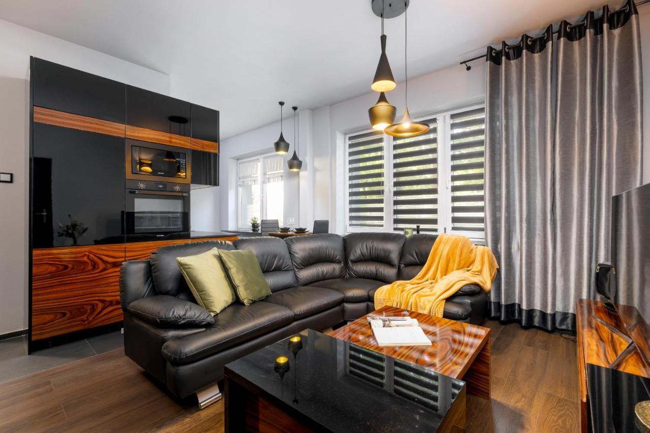 Stylish Korfantego Apartment Next To Spodek By Noclegi Renters Katowice Ngoại thất bức ảnh