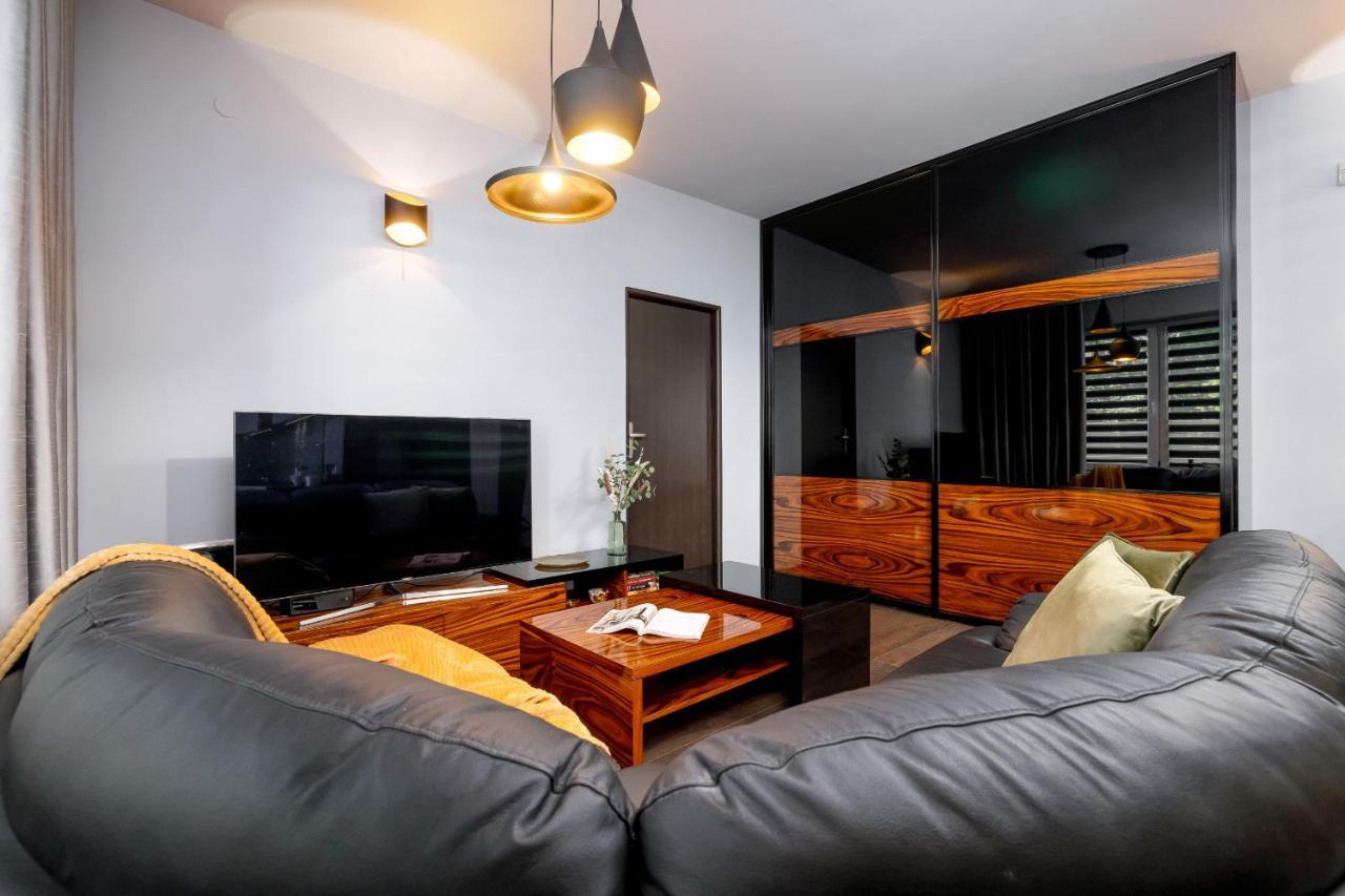 Stylish Korfantego Apartment Next To Spodek By Noclegi Renters Katowice Ngoại thất bức ảnh