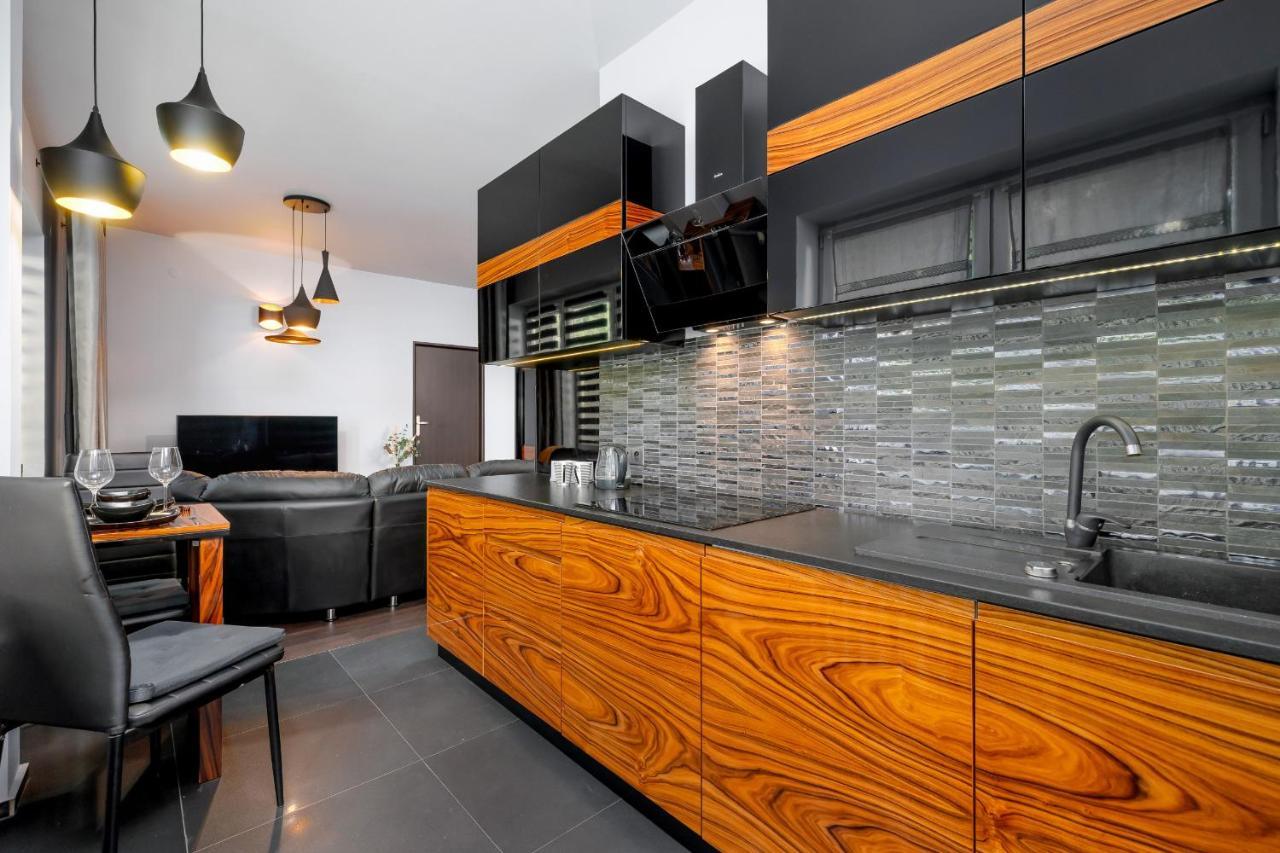 Stylish Korfantego Apartment Next To Spodek By Noclegi Renters Katowice Ngoại thất bức ảnh