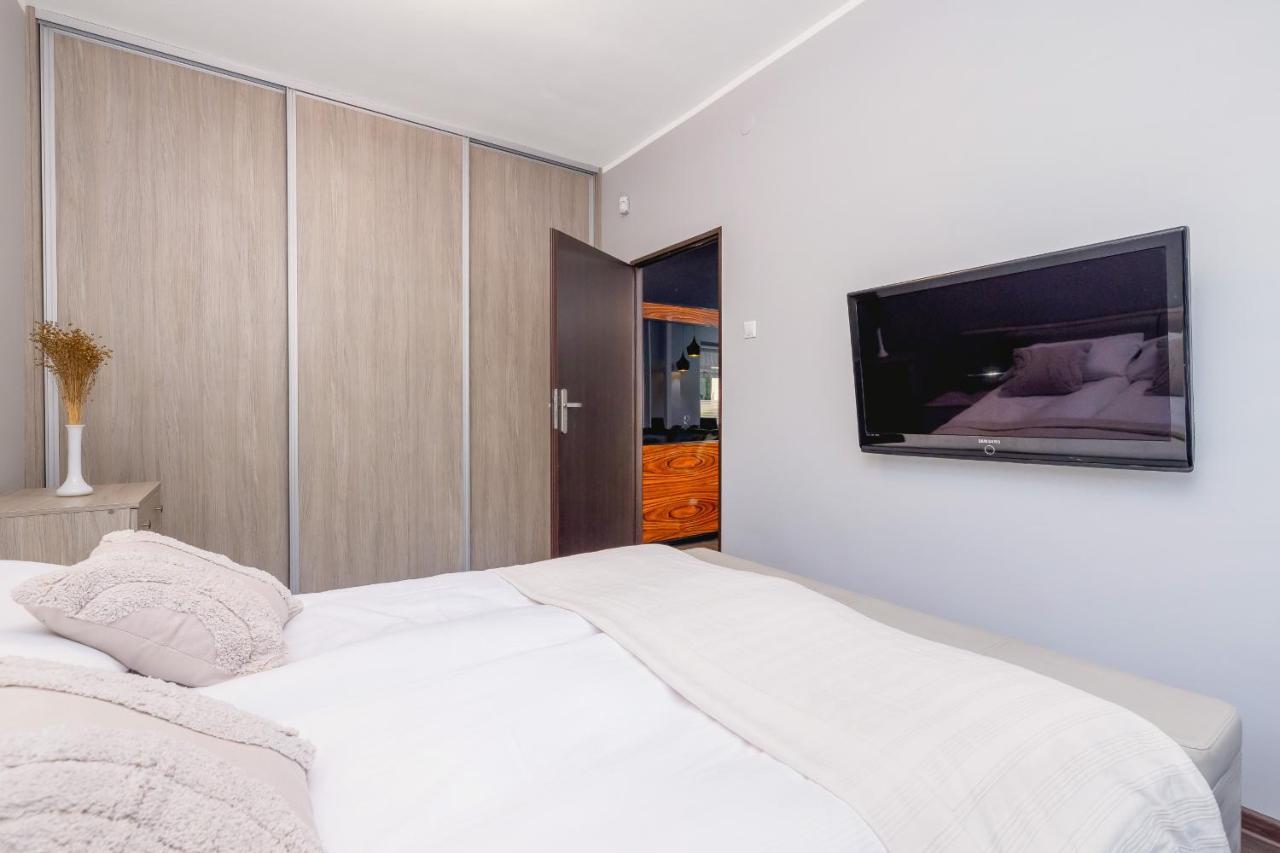 Stylish Korfantego Apartment Next To Spodek By Noclegi Renters Katowice Ngoại thất bức ảnh