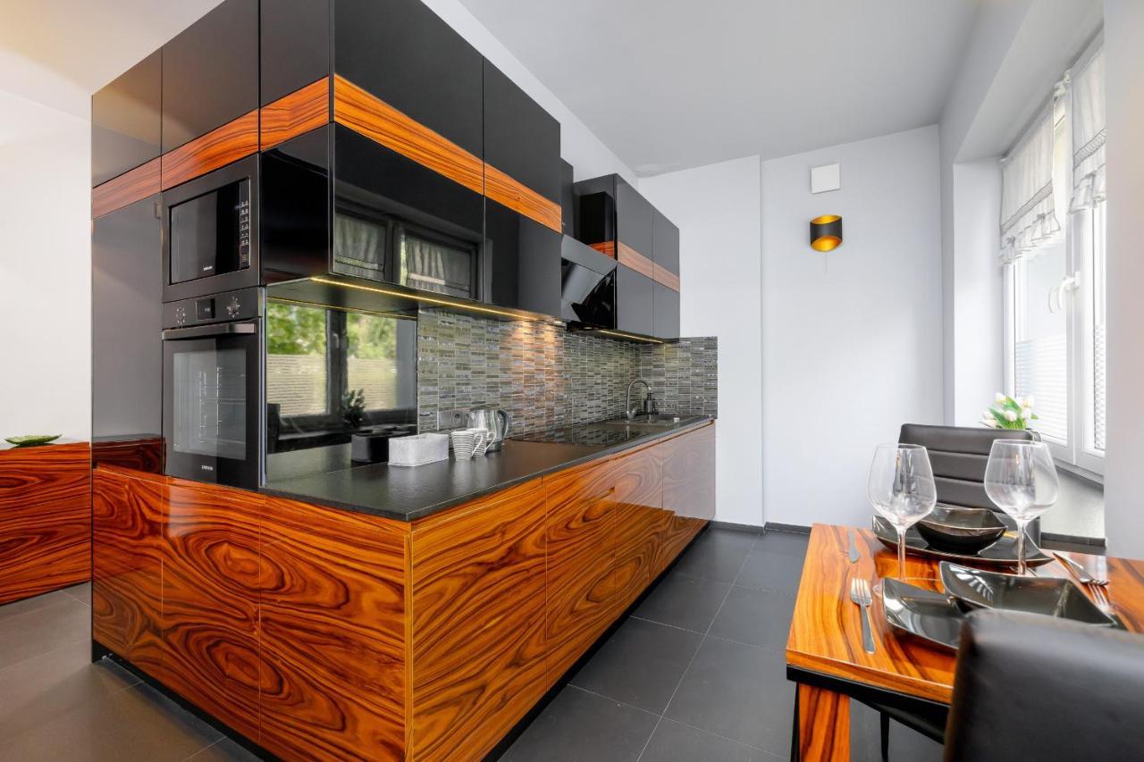 Stylish Korfantego Apartment Next To Spodek By Noclegi Renters Katowice Ngoại thất bức ảnh